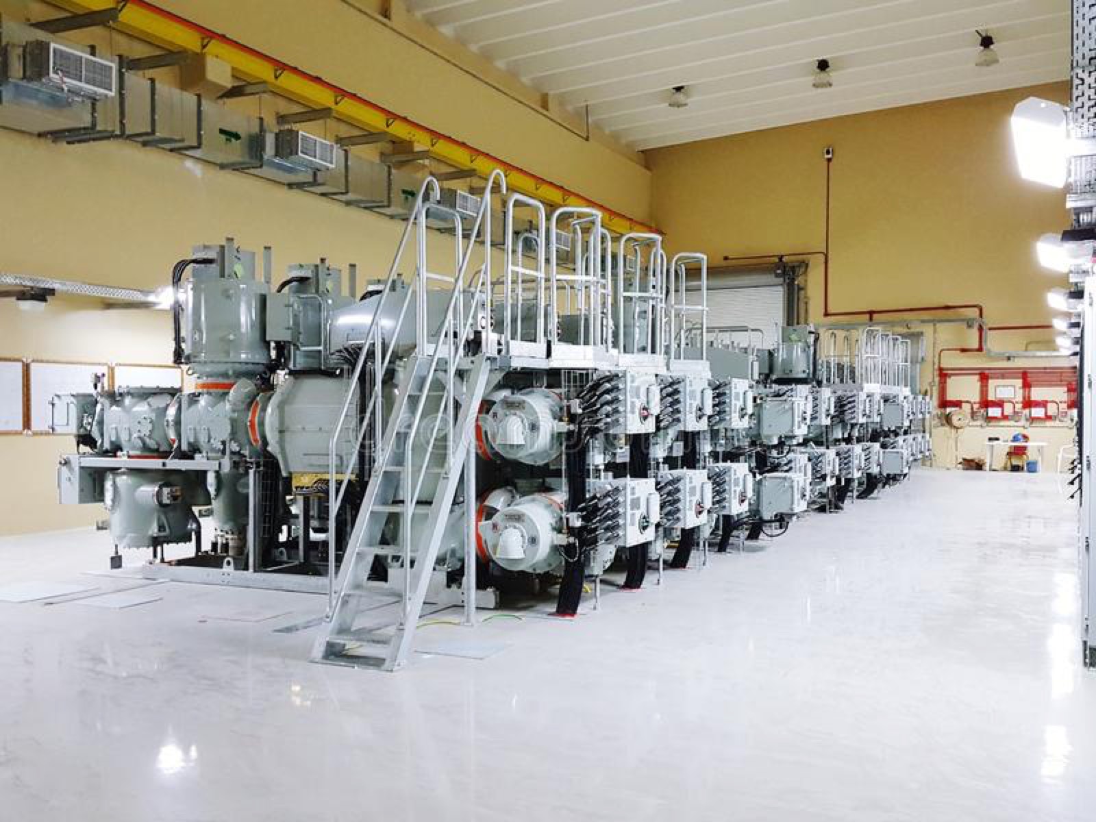 High-voltage gas-insulated substation